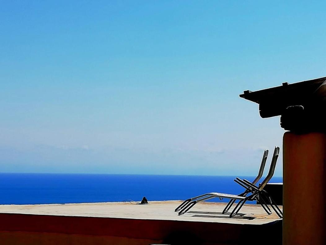 Alicudi Giardino Dei Carrubi- Al Gradino 365 Bed & Breakfast Dış mekan fotoğraf