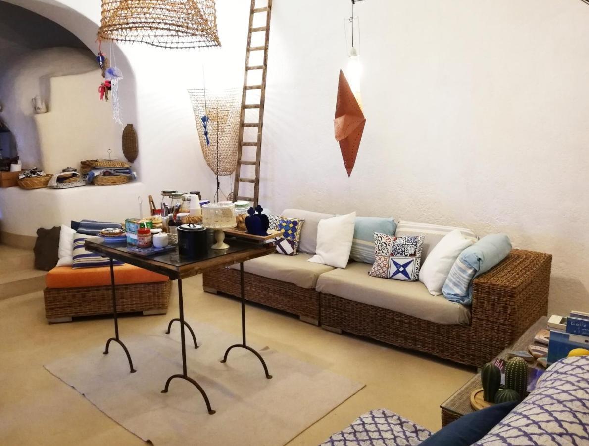 Alicudi Giardino Dei Carrubi- Al Gradino 365 Bed & Breakfast Dış mekan fotoğraf