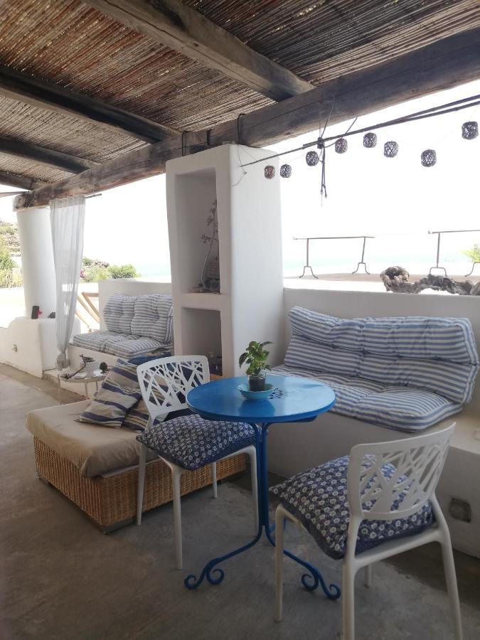 Alicudi Giardino Dei Carrubi- Al Gradino 365 Bed & Breakfast Dış mekan fotoğraf