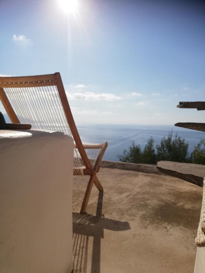 Alicudi Giardino Dei Carrubi- Al Gradino 365 Bed & Breakfast Dış mekan fotoğraf