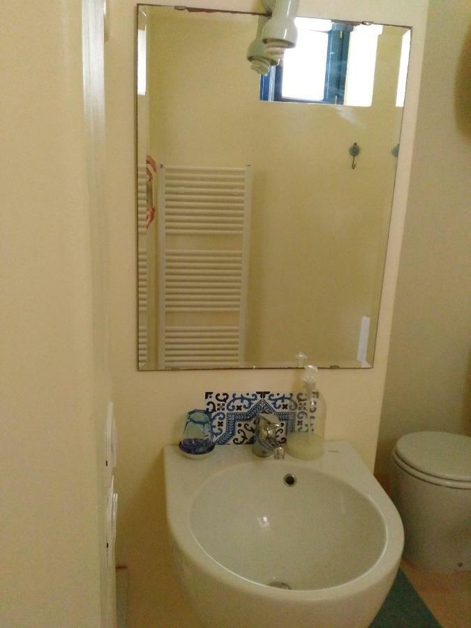 Alicudi Giardino Dei Carrubi- Al Gradino 365 Bed & Breakfast Dış mekan fotoğraf